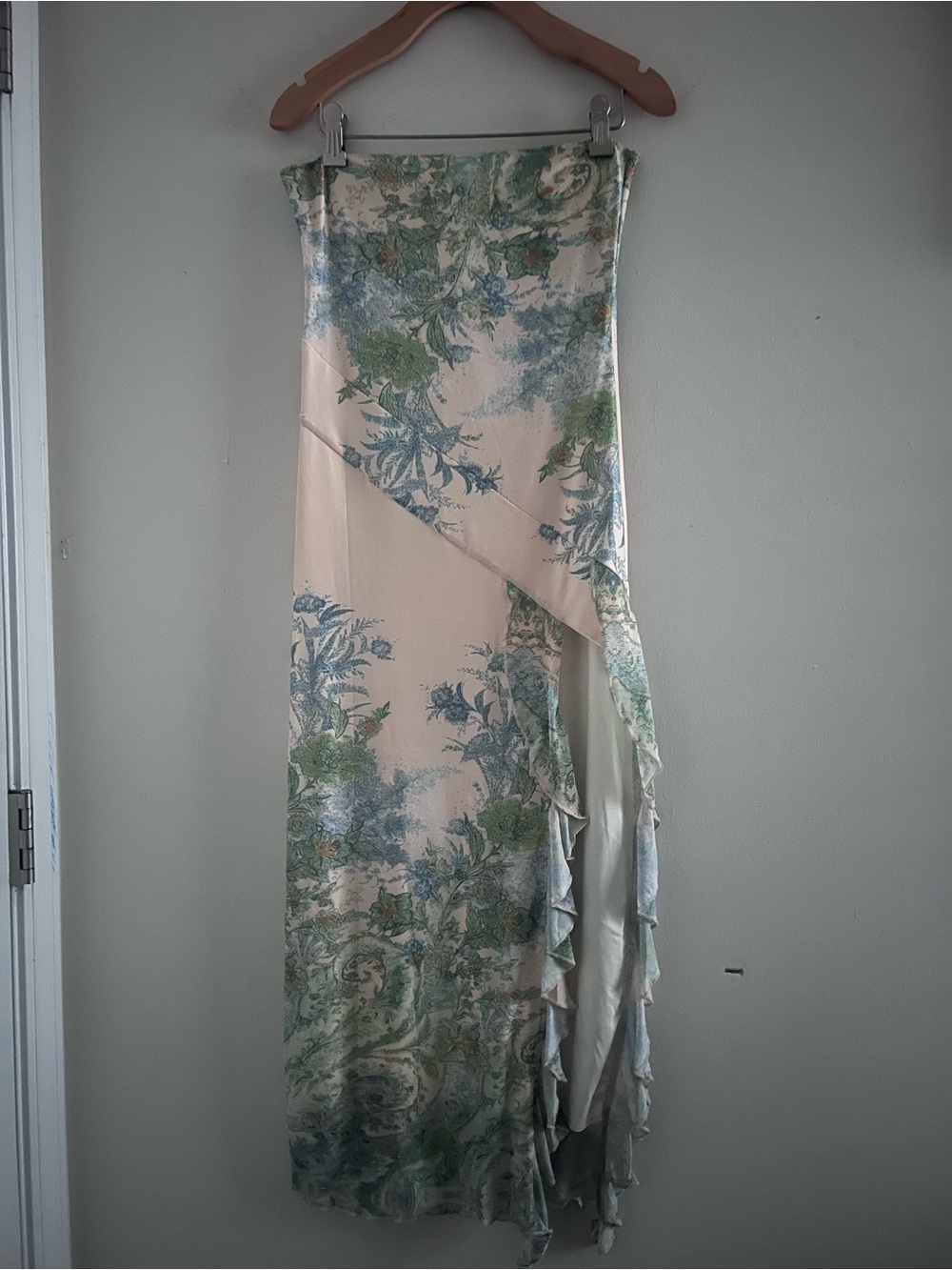 Gorgeous Floral Ruffle Side Slit Maxi Skirt in Cream Blue & Green Sz S